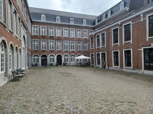 La cour intérieure 20251018 123124